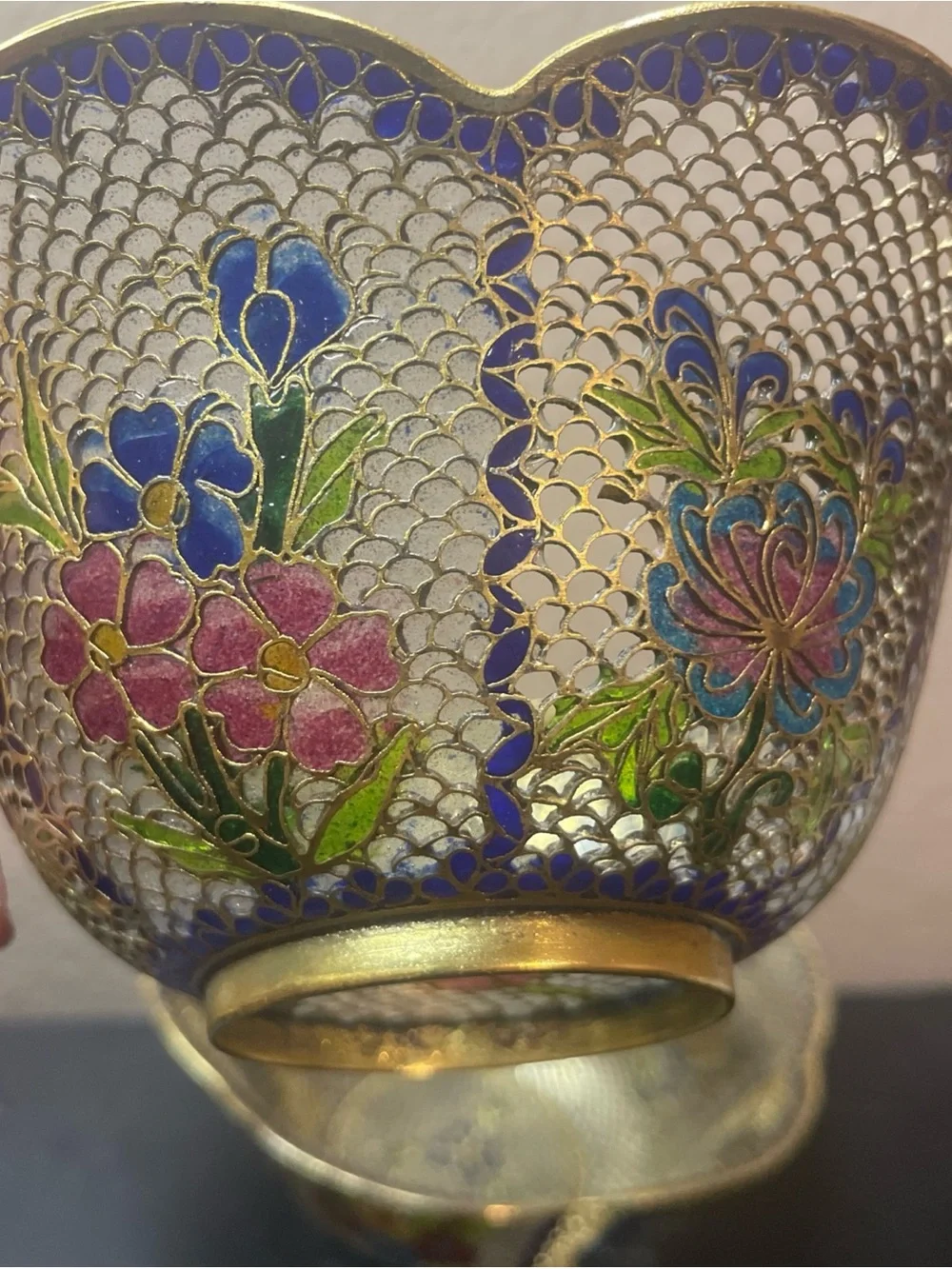 Pair of Gradient Size Plique-a-jour Cloisonné Enamel Scalopped Bowls LG 6” SM 5”